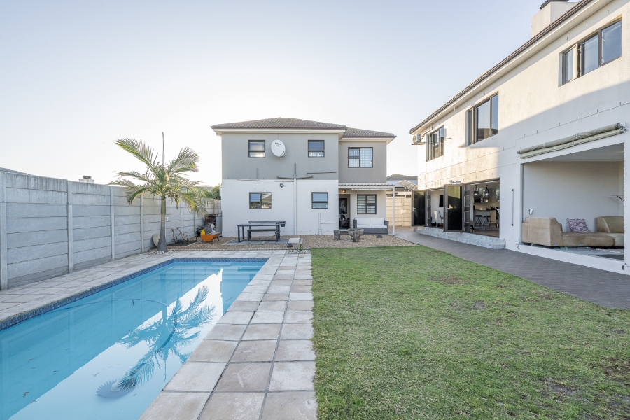 6 Bedroom Property for Sale in Brackenfell South Western Cape